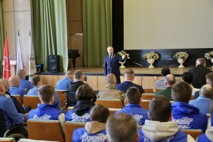 Александр Беглов поздравил с Днём Победы бойцов СВО, проходящих лечение в Петербурге