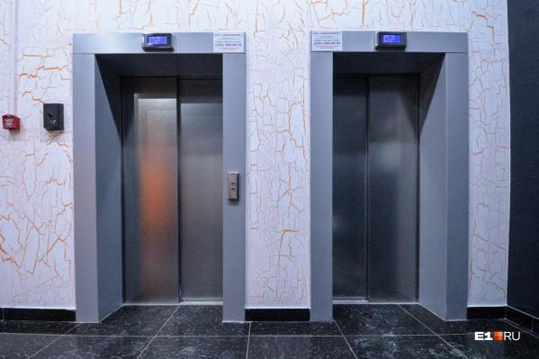 В Петербурге грядут трудности с ремонтом и заменой лифтов