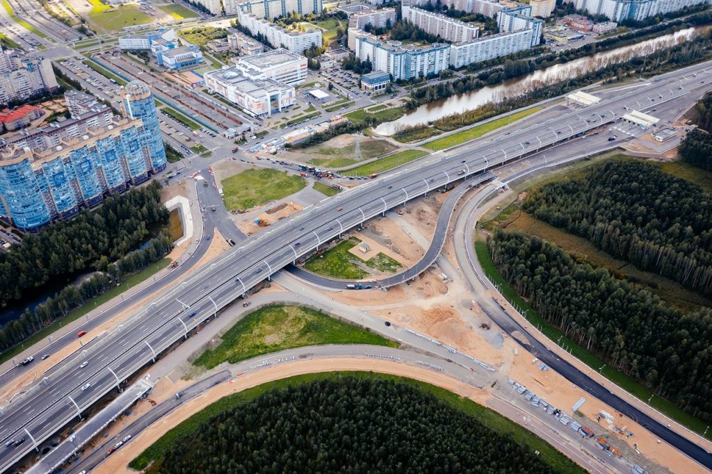 Май 2022: Утвердили строительство нового участка Яхтенной улицы. Это позволит создать единую магистраль от Мебельной улицы до Коломяг