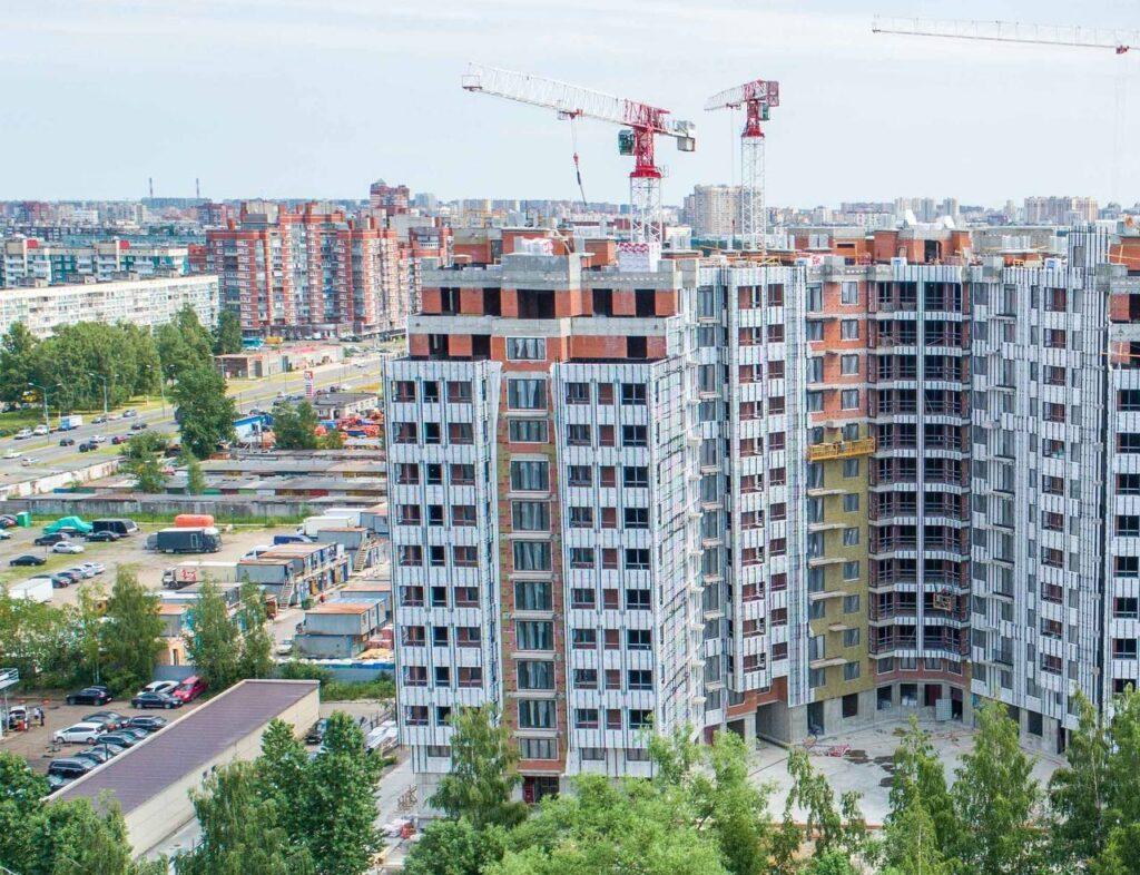 Москвичи за месяц «охладели» на 43% к петербургским новостройкам